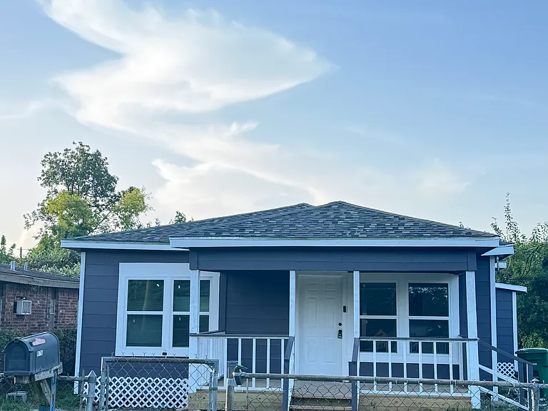 878 Granville Dr — Photo 1