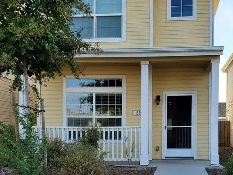120 Ivy St — Photo 1
