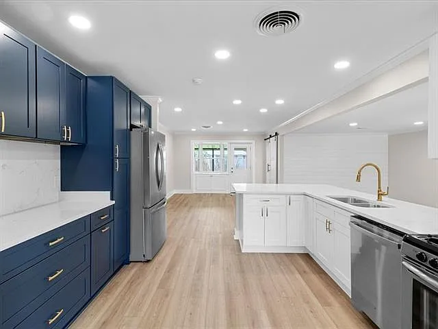 1308 Carnation Ave — Photo 6