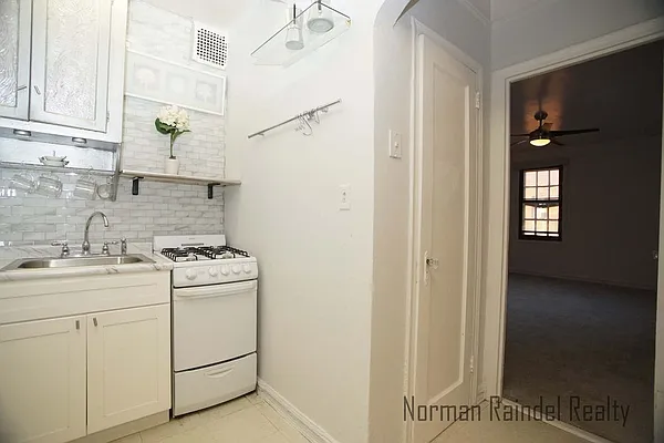 Rented by Norman Raindel, LREB | media 8