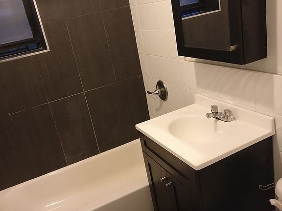 5th image of 2110 Westbury Ct APT 5K