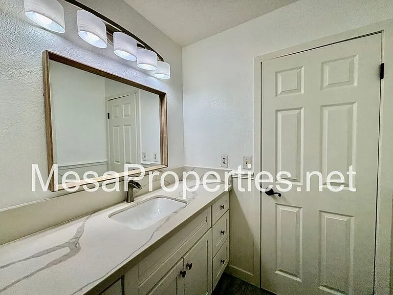 2378 N Sycamore Ave — Photo 22