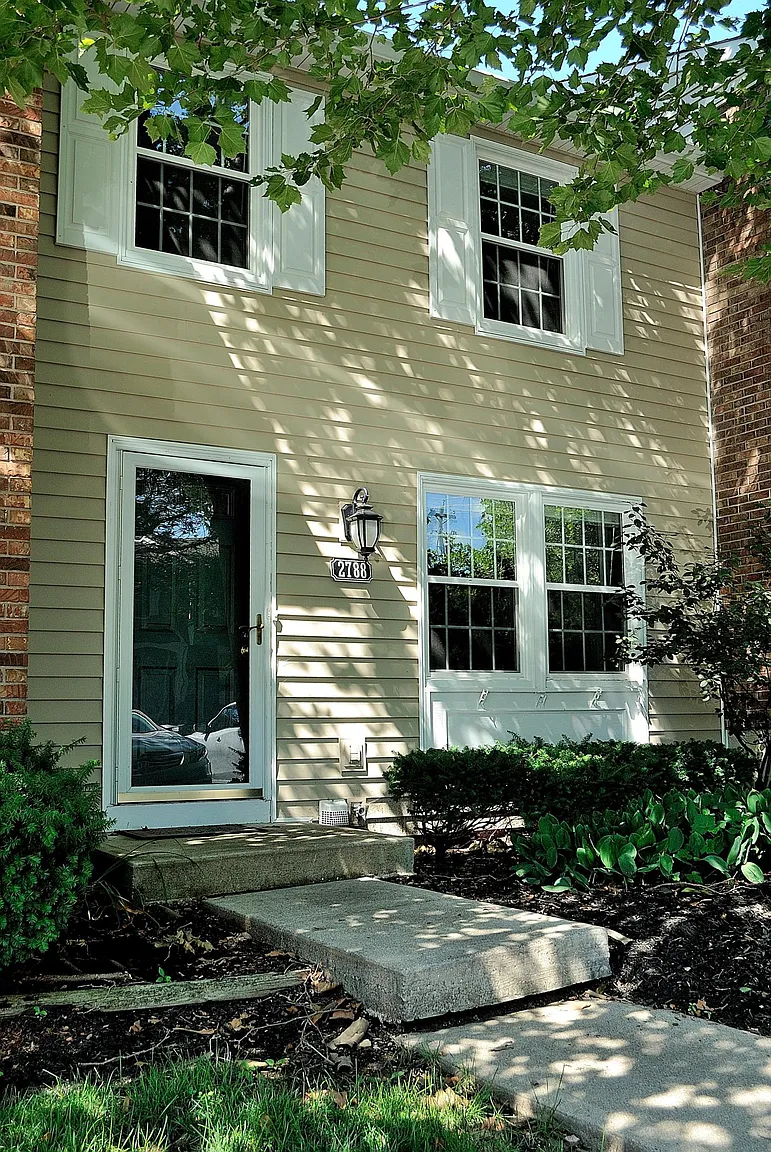 2788 Millbank Row photo 1