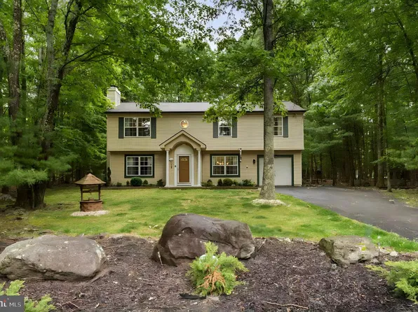 4113 Ashwood Ln, East Stroudsburg, PA 18301