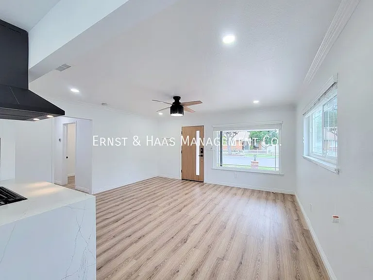 5019 Ashworth St — Photo 6