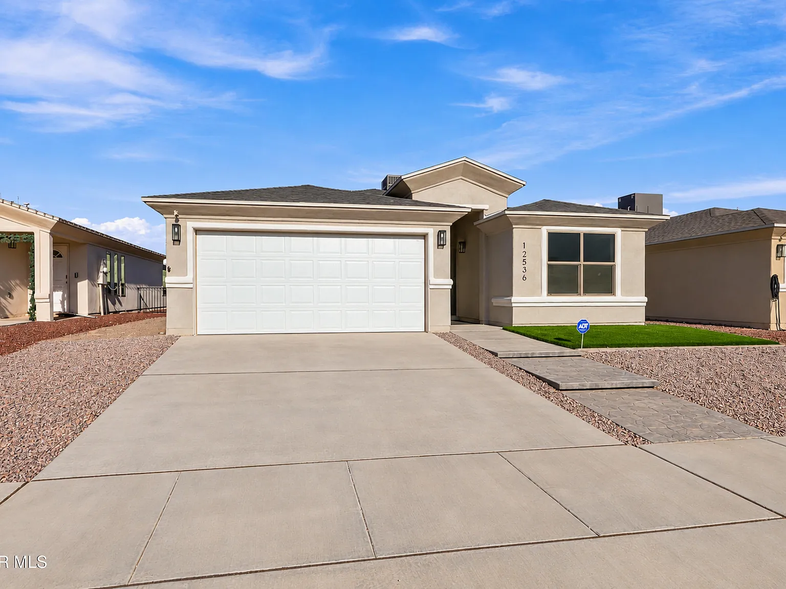 3 bed, 2.0 bath, 1566 sqft, $2,000 — Photo 2