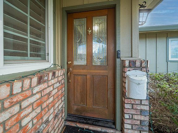 5th image of 1733 Spruce Drive