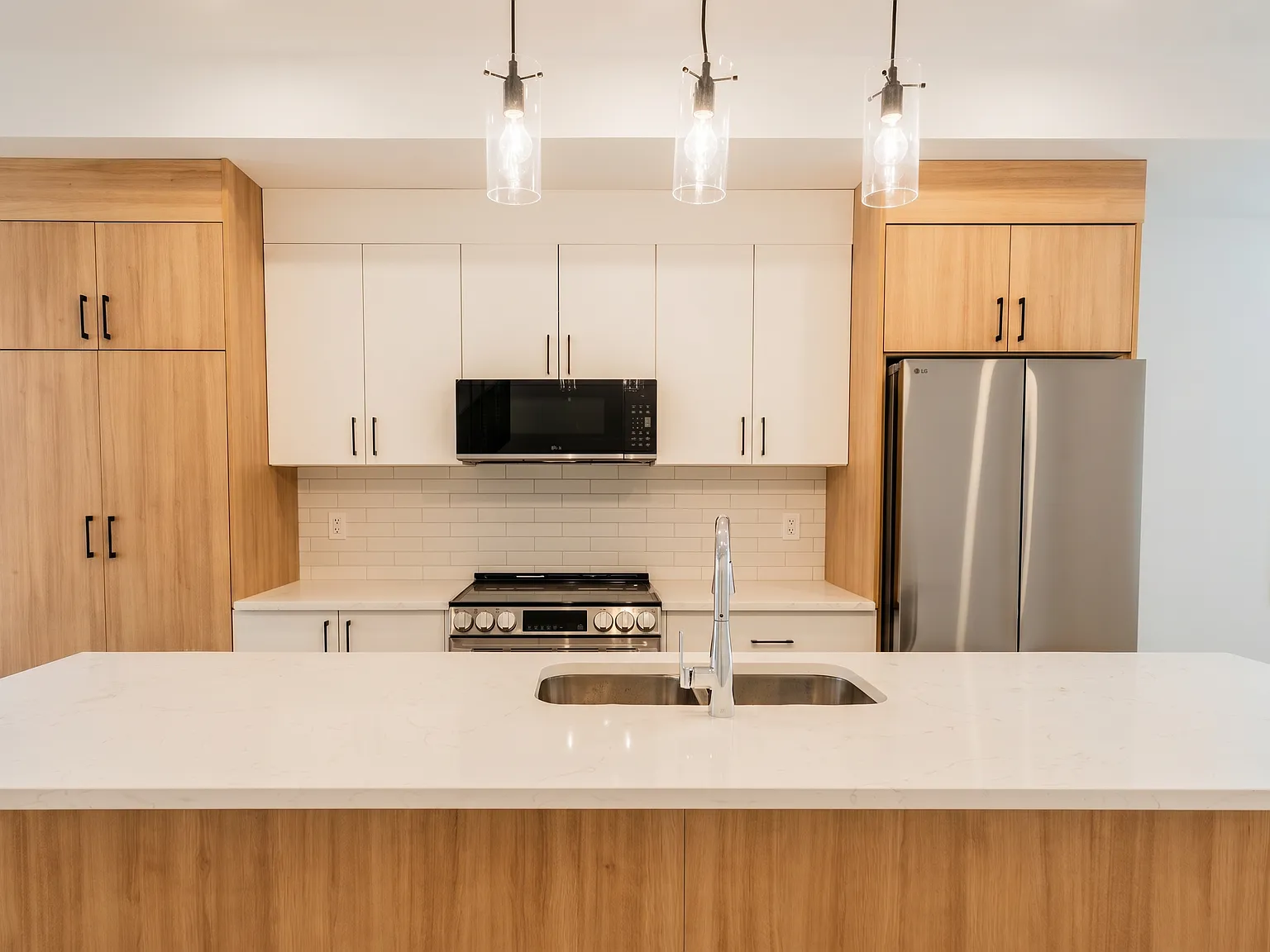 3 bed, 2.5 bath, 1400 sqft, $2,895 — Photo 3