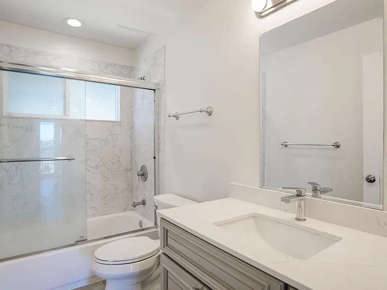 124 Farragut Ave — Photo 75