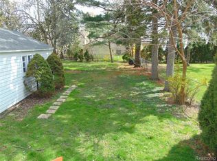 8460 Central Ave, Center Line, MI 48015