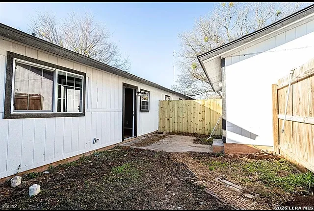 4900 E Stassney Ln — Photo 17