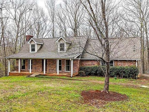 3rd image of 1445 Scott Rd