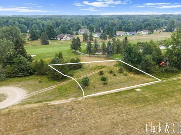 7576 Red Fox Rd, Stanwood, MI 49346