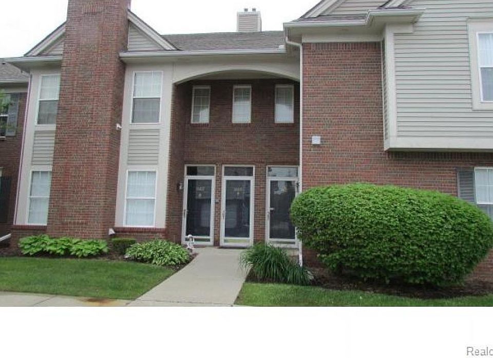 1st image of 16410 Claremont Dr S