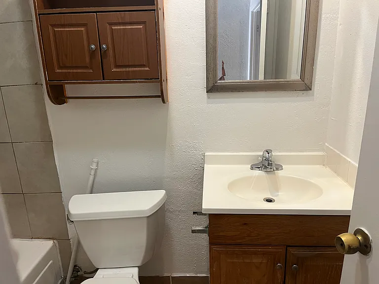 Updated 2 Bedroom Town Home Apt. in the Sawmill District — Photo 21