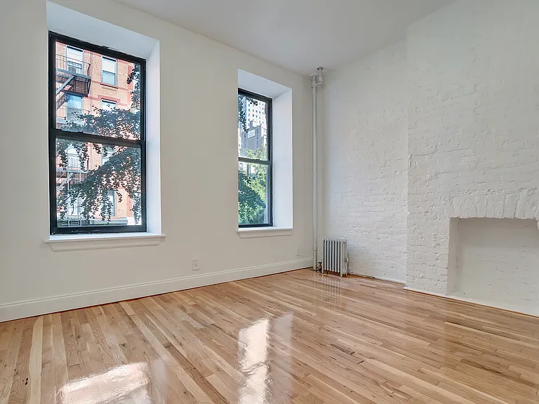 348 W 47th St #2A — Photo 6