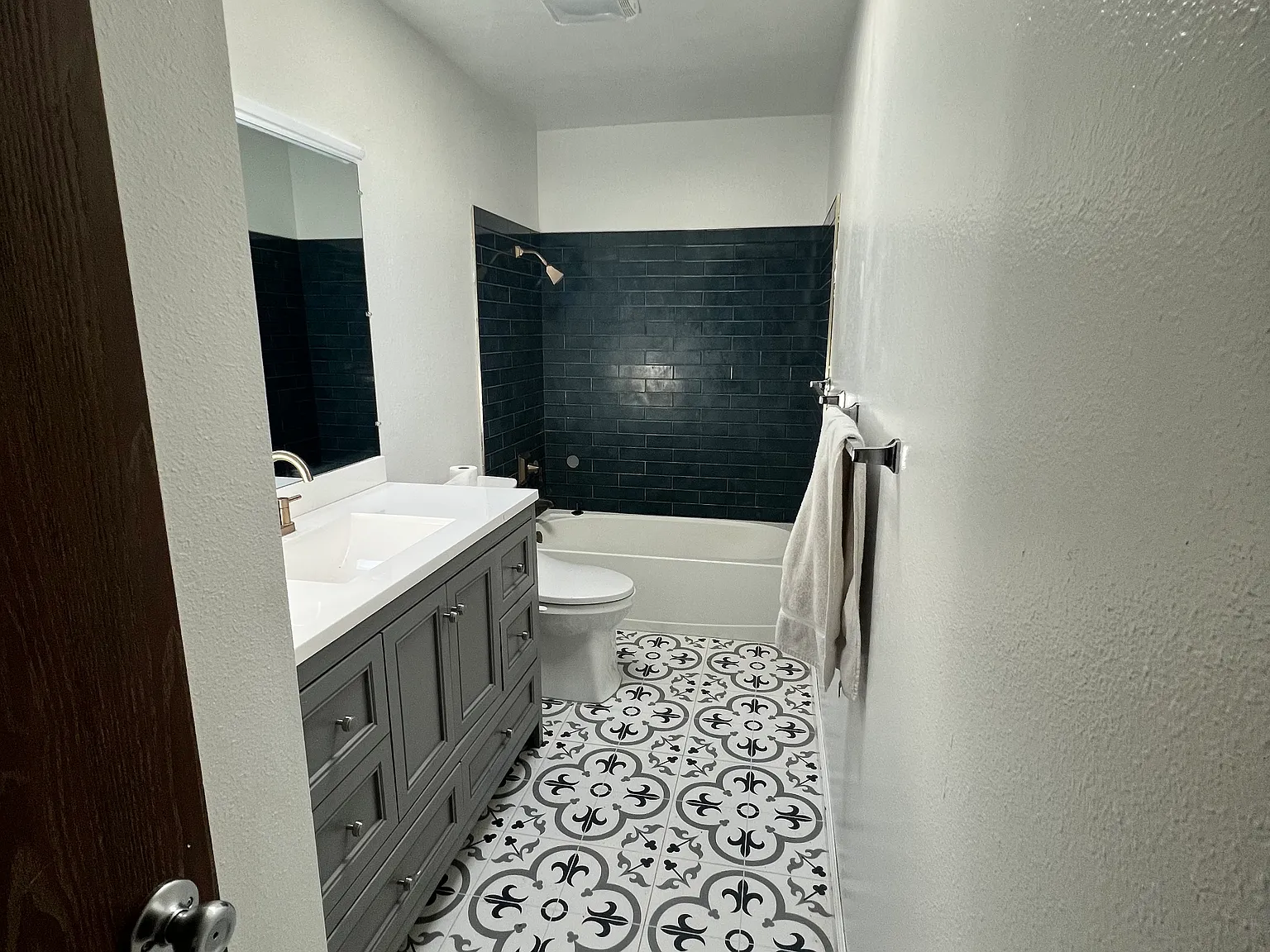 2 bed, 1272 sqft, $2,500 — Photo 2