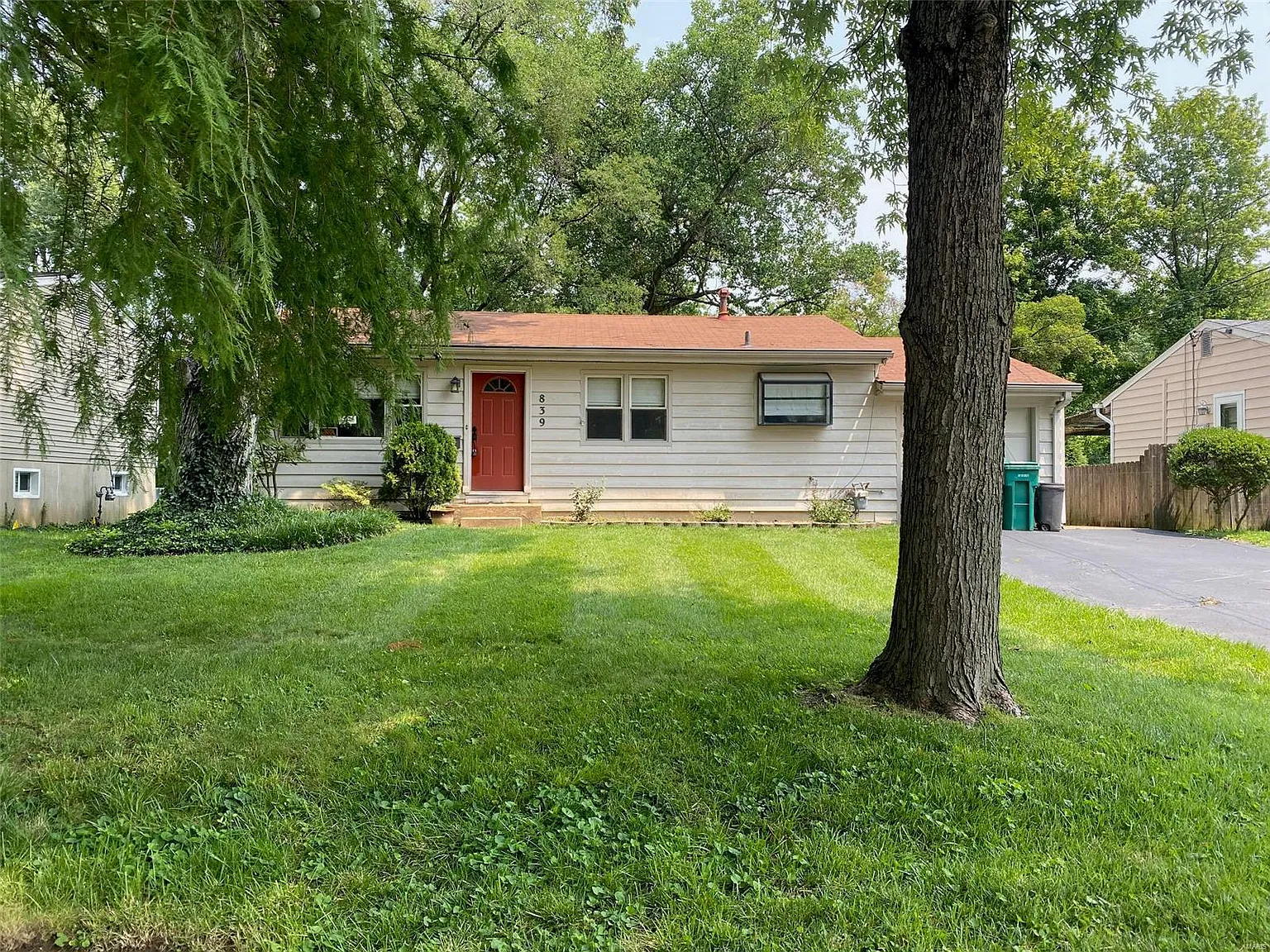 839 N Forest Ave photo 1