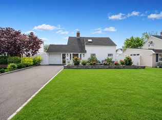220 Cypress Ln W, Westbury, NY 11590