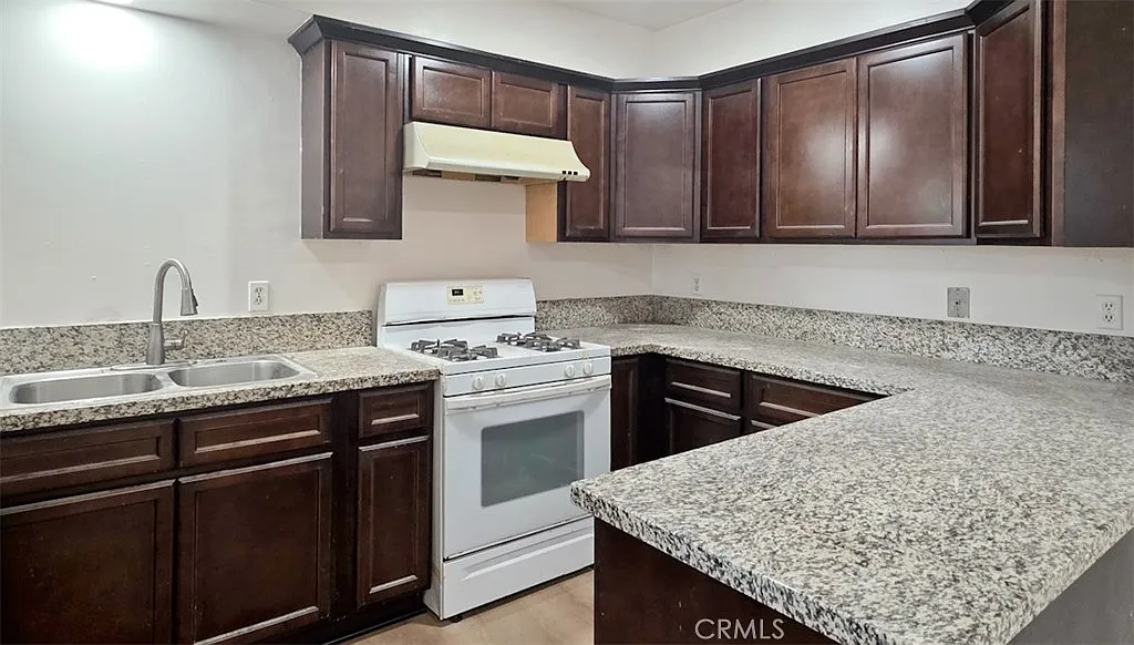 2 bed, 950 sqft, $2,600 — Photo 4