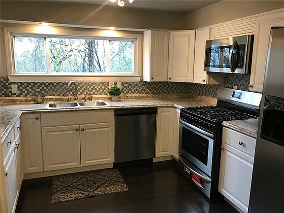 3rd image of 548 Hickory Dr