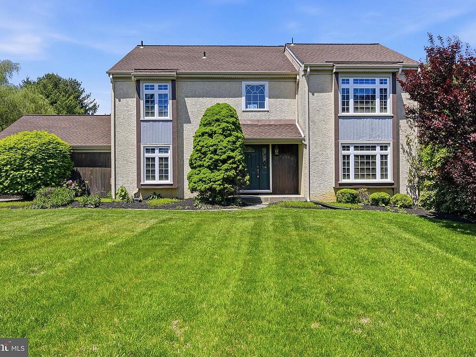 1st image of 1 Glen Meadow Dr