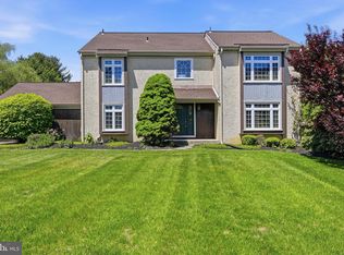 1 Glen Meadow Dr, Glen Mills, PA 19342