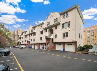 9 Legend Hills Dr, Edgewater, NJ 07020