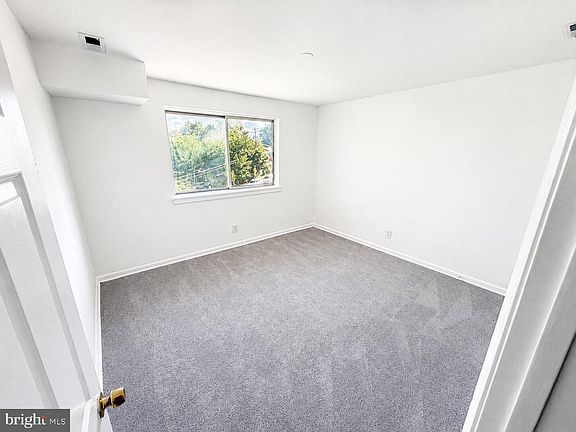 3rd image of 7516 Hawthorne St APT 5