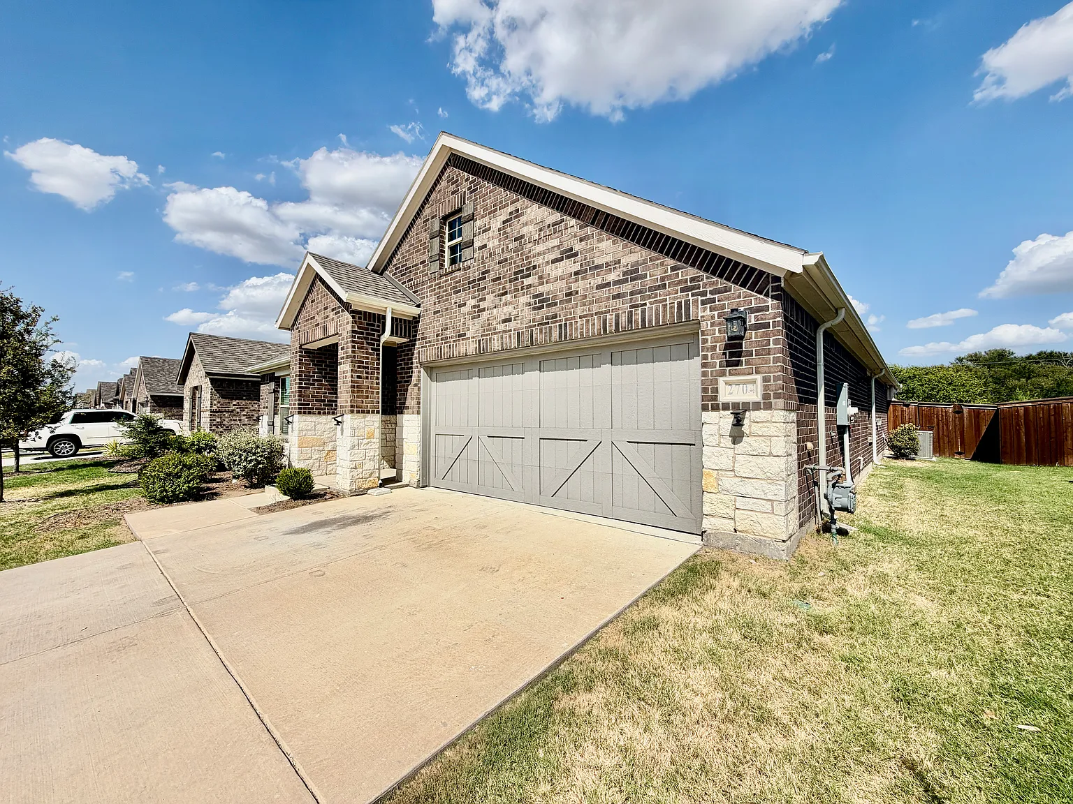 4 bed, 2221 sqft, $2,649 — Photo 3