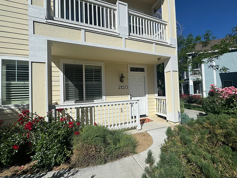 2120 Virginia Lake Way — Photo 2