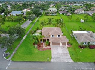 5700 Cobblestone Ln, Davie, FL 33331