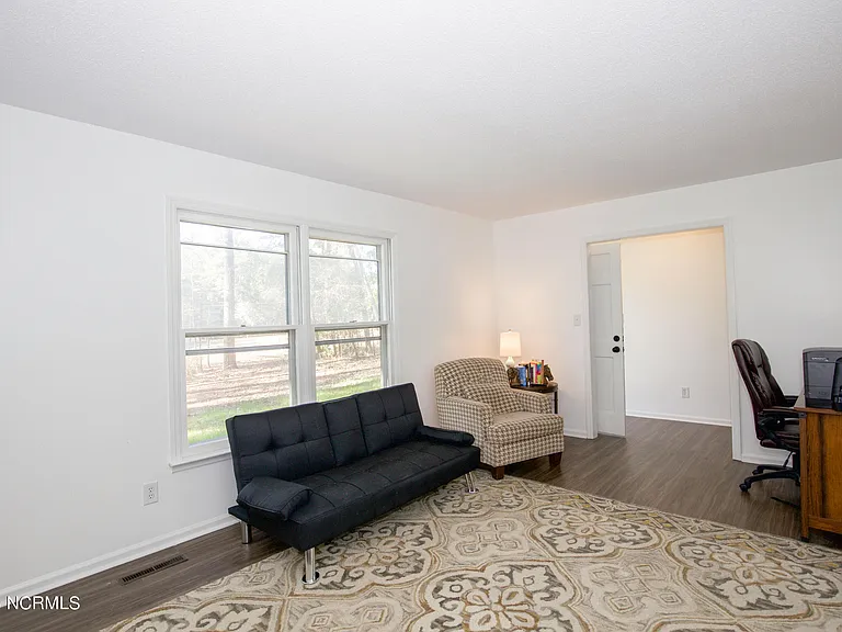 901 Glendale Dr — Photo 19