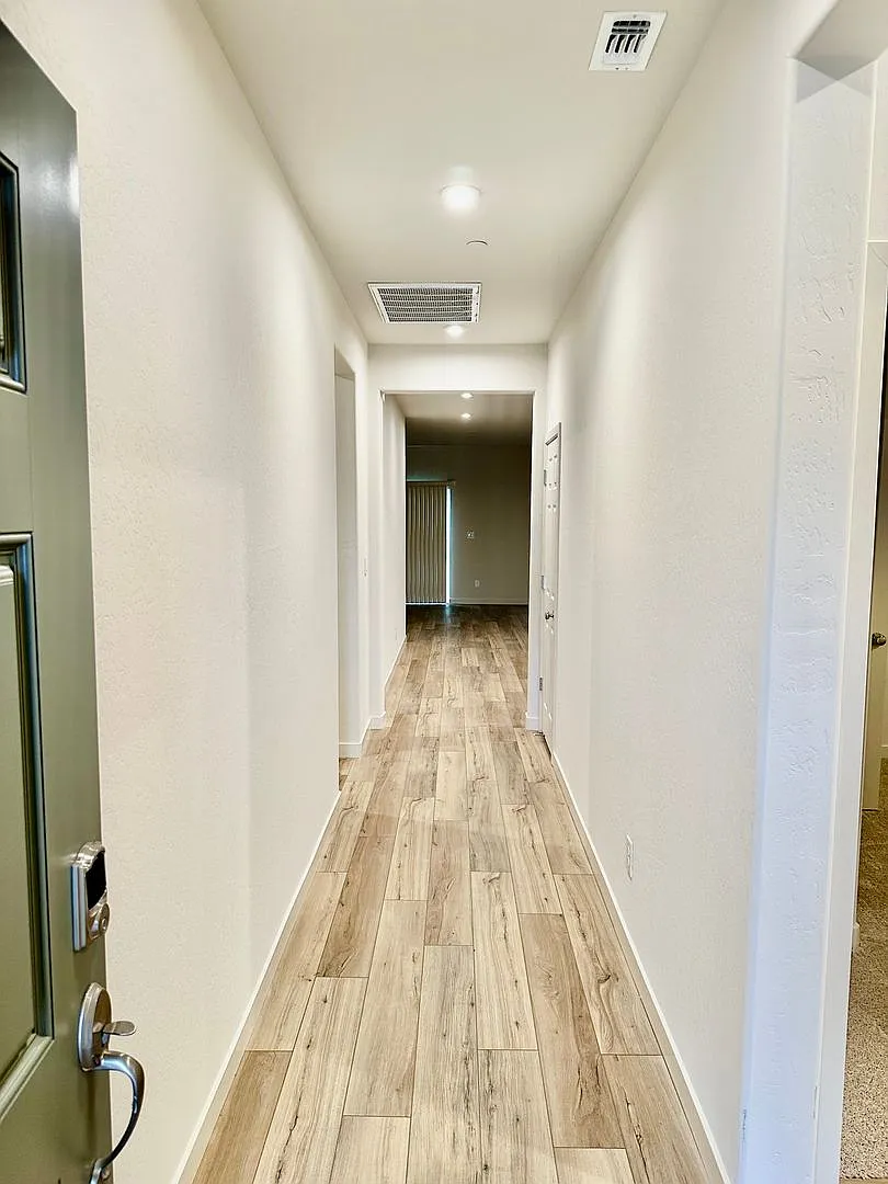 4/2 Century Home In Madera — Photo 3