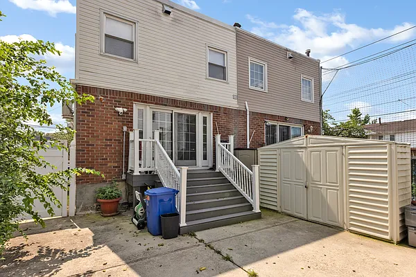 Sold by Remax Edge | media 35