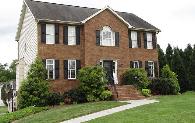 1st image of 495 Brookfield Ln