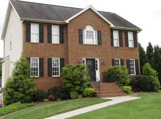 495 Brookfield Ln, Roanoke, VA 24012