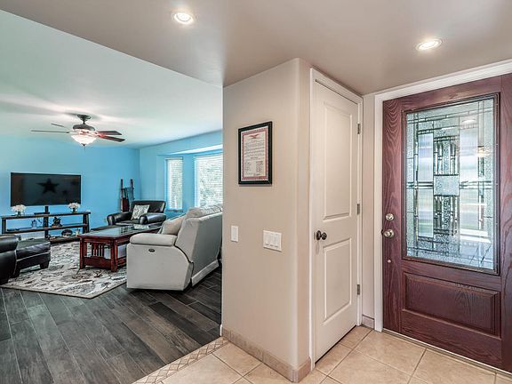 3rd image of 550 Leisure World