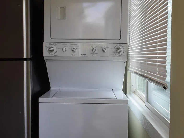 658 Young St #1 — Photo 10