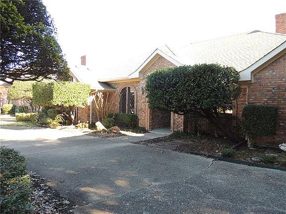 3rd image of 3920 Esquire Dr