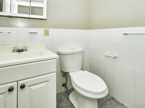5th image of 152 Lander St