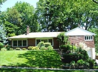 4 Linda Rd, Port Washington, NY 11050