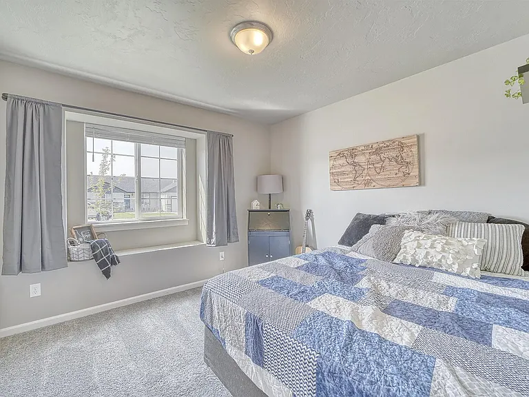 391 Benno St — Photo 14