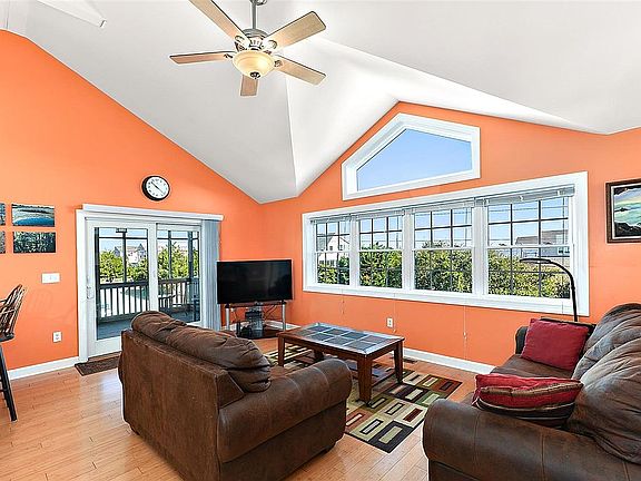 4th image of 503 N Bay Shore Dr