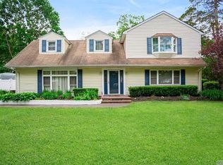 1060 Coates Ave, Holbrook, NY