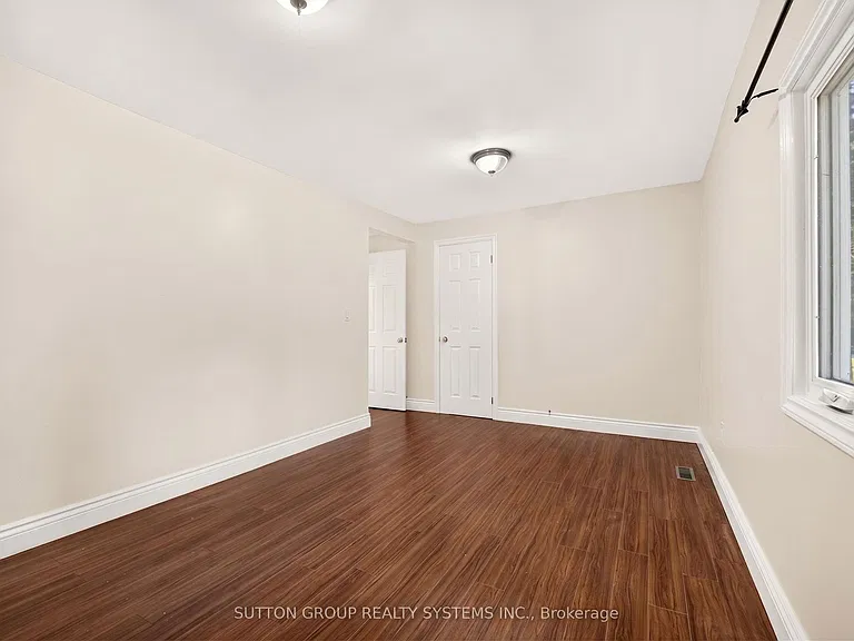 2082 Lilac Dr — Photo 12