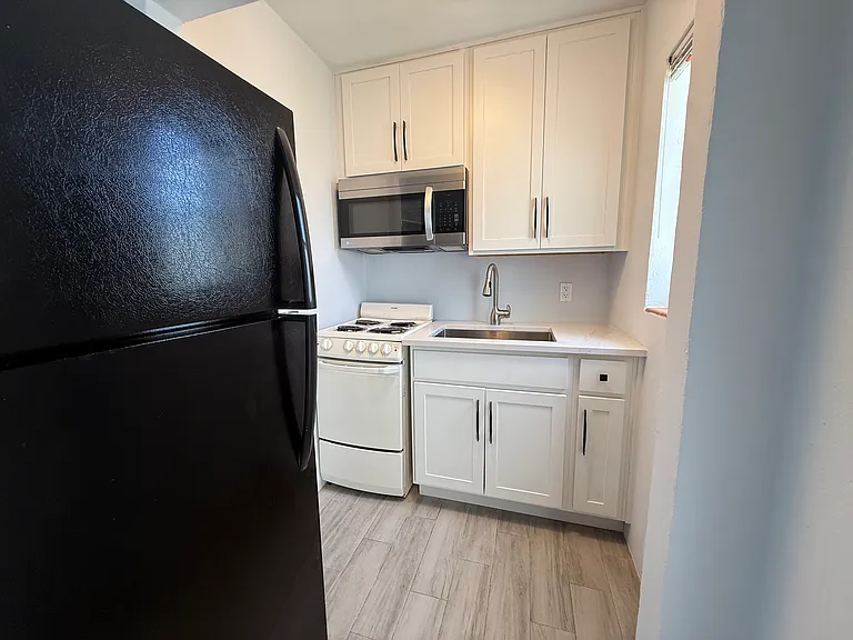 Ocean Reef Apartments — Photo 17