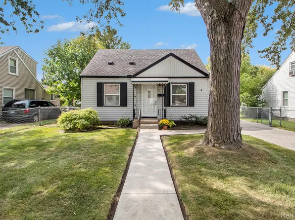 26671 Chippendale St, Roseville, MI 48066