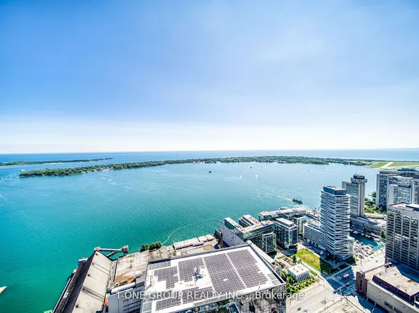 138 Downes St #6807, Toronto, ON M5E 0E4