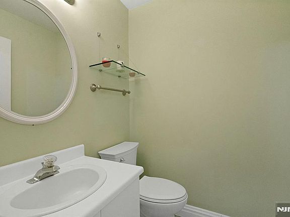 4th image of 2262 Nash Ct